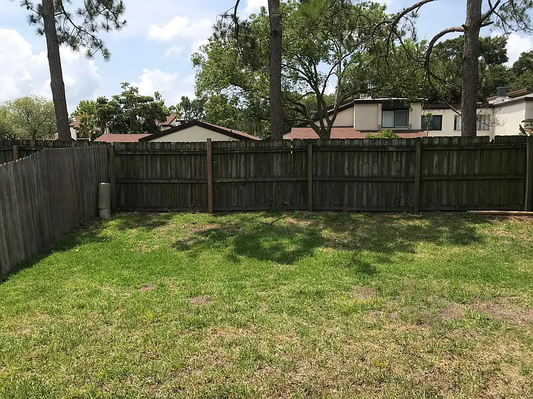 2027 Sunset Grove Ln — Photo 15