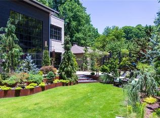 569 Overbrook Dr NW, Atlanta, GA