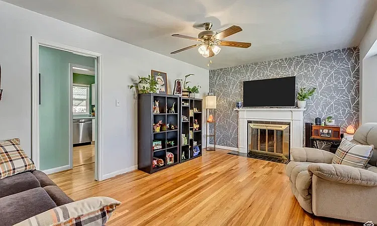 3 bed, 1588 sqft, $2,300 — Photo 2