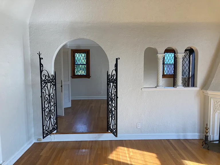 entrance from dining room to living room