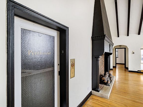 4th image of 28 E 16th St #602b74cfb