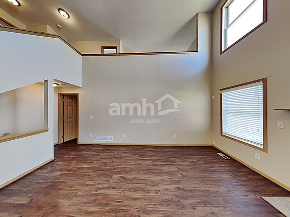 3rd image of 470 Poppy Ln