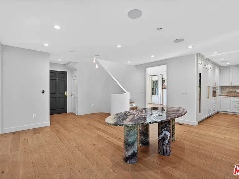 462 Warner Ave — Photo 10