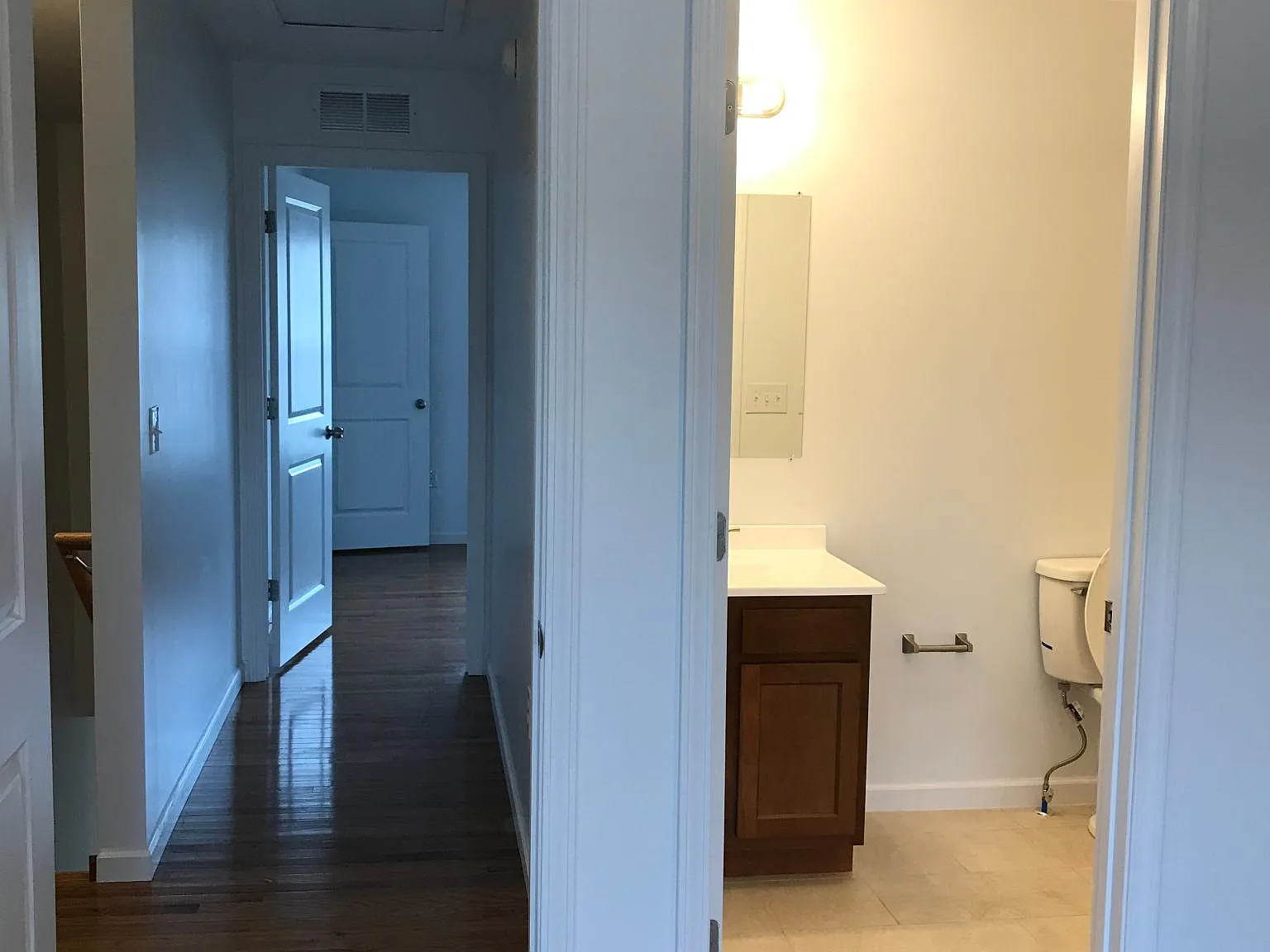 205 Bays Ave — Photo 4