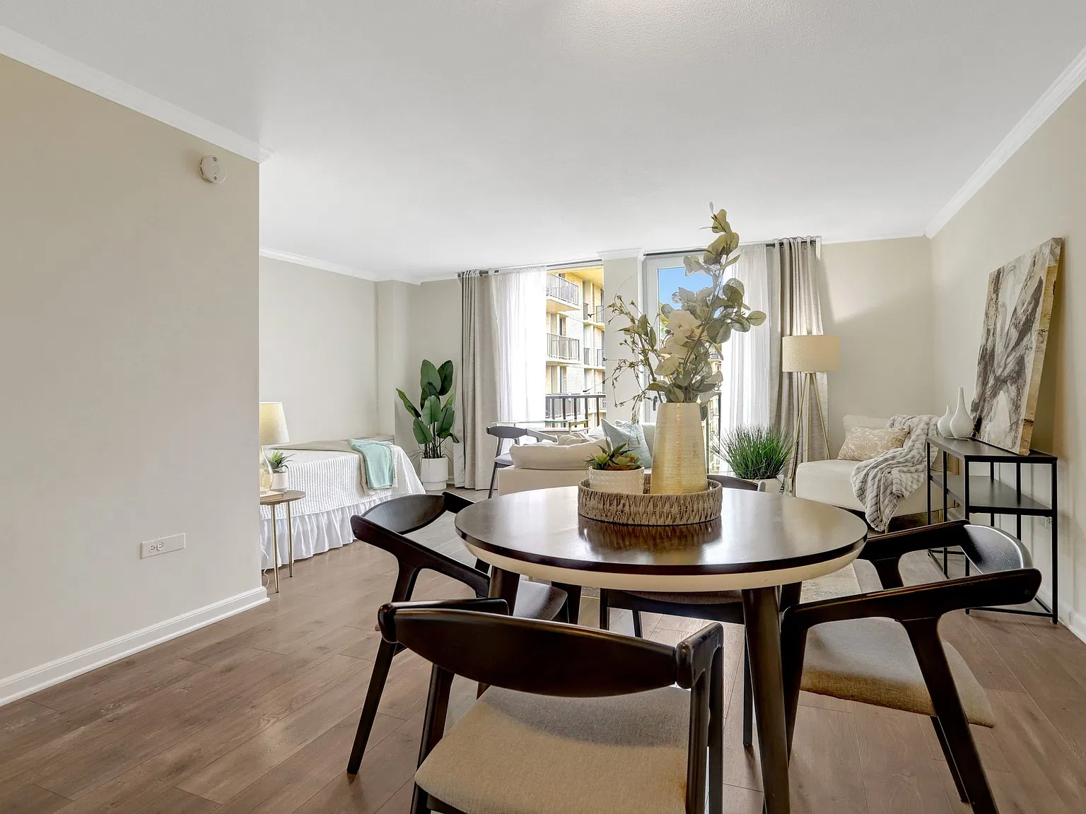 Studio, 546 sqft, $1,600 — Photo 3