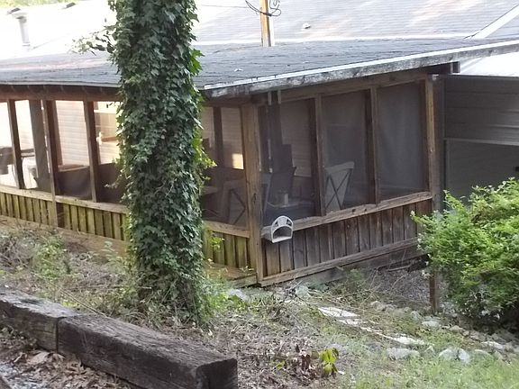 Screened in porch