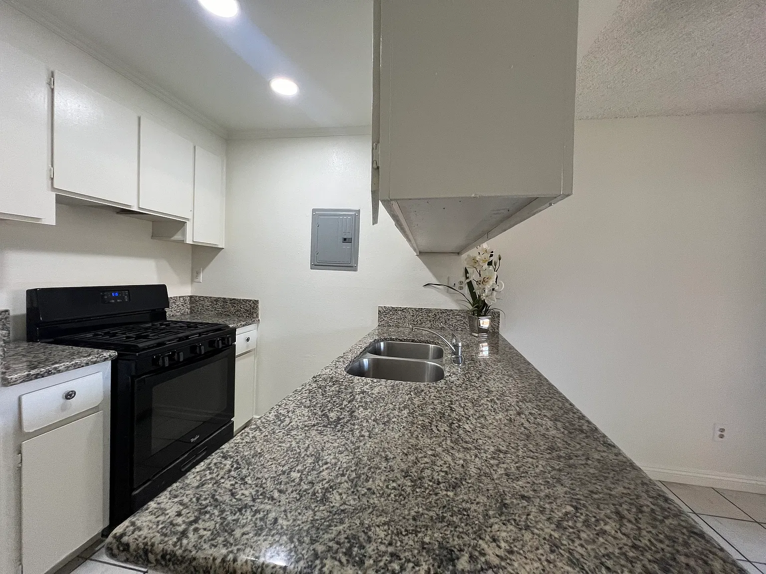 Huge granite counter spaces