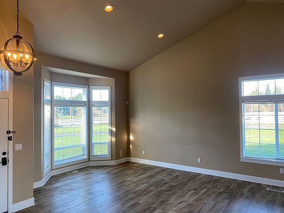 4th image of 17002 NE 167th Ave