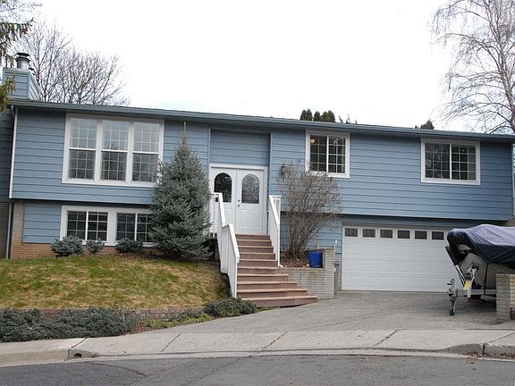 2nd image of 920 SE Skylark St