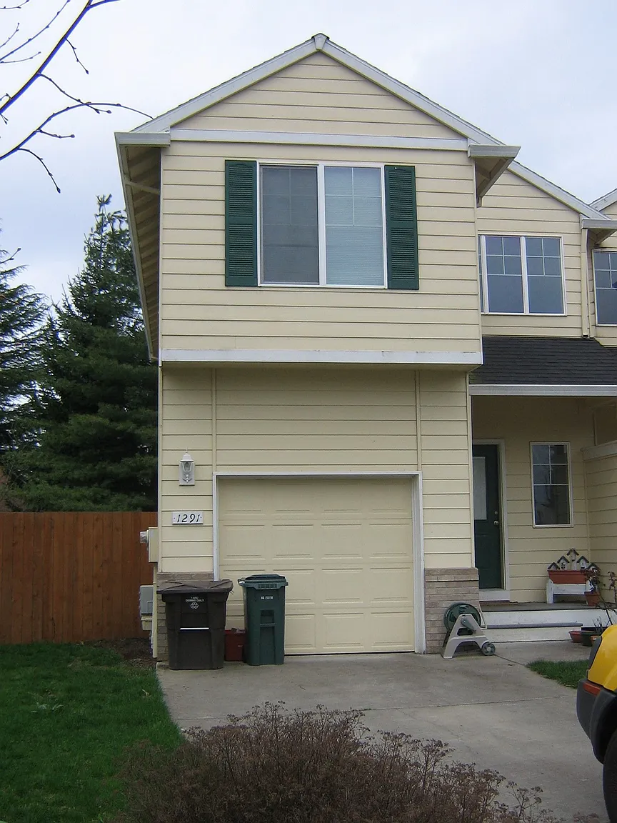 1291 NE Birkshire Ct photo 1