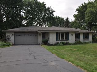 S83W32807 N Oak Tree Ct, Mukwonago, WI 53149