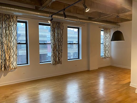 2nd image of 3150 N Sheffield Ave APT 206