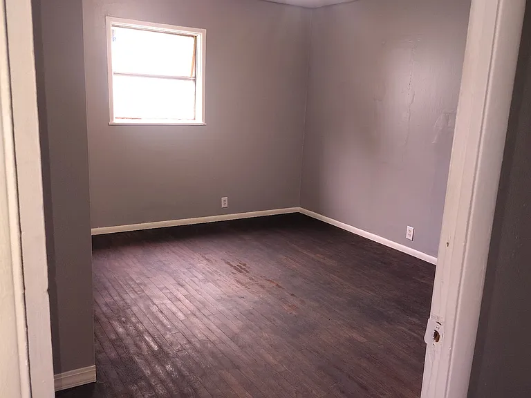 910 Holiday Dr — Photo 12
