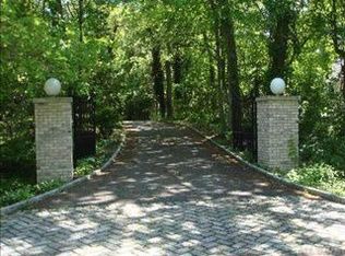 4 Club Rd, Port Jefferson, NY 11777