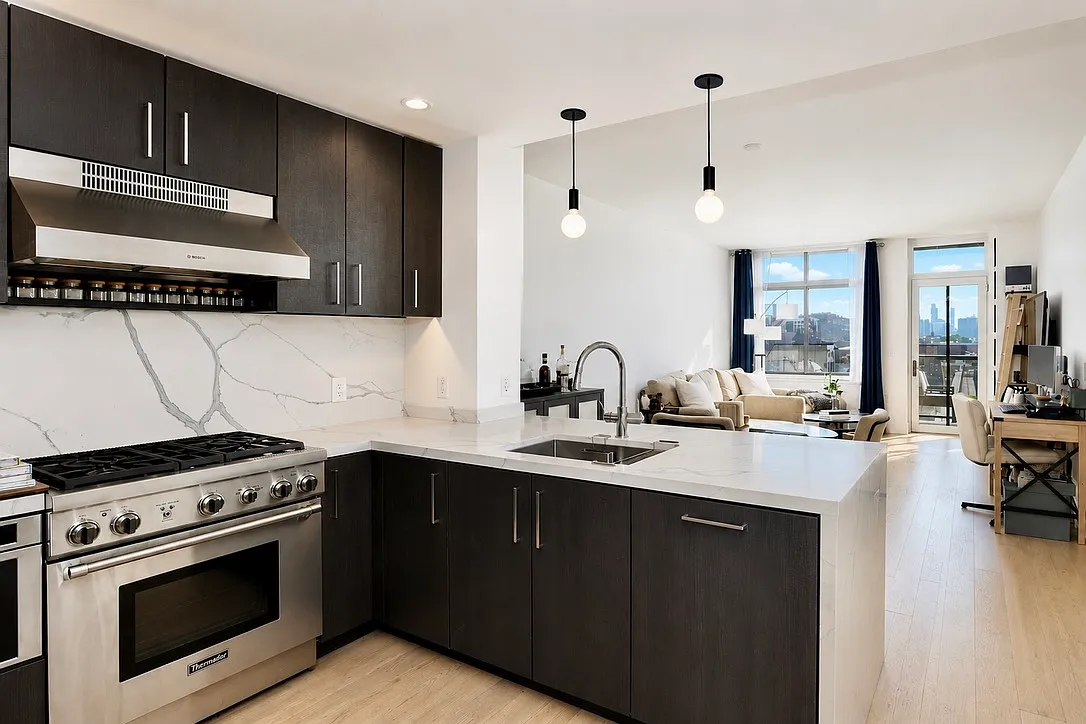1400 Hudson St — Photo 1