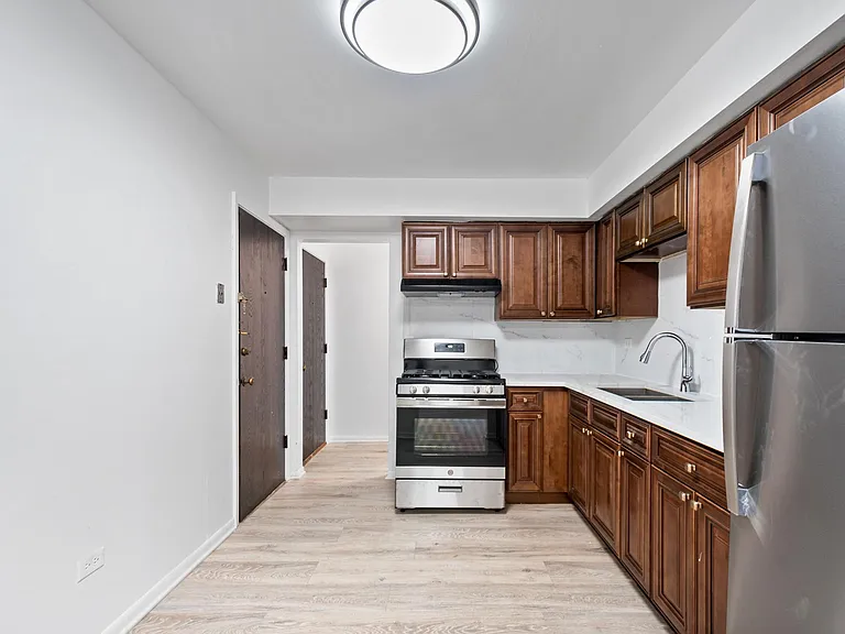 6645 N California Ave #302 — Photo 8