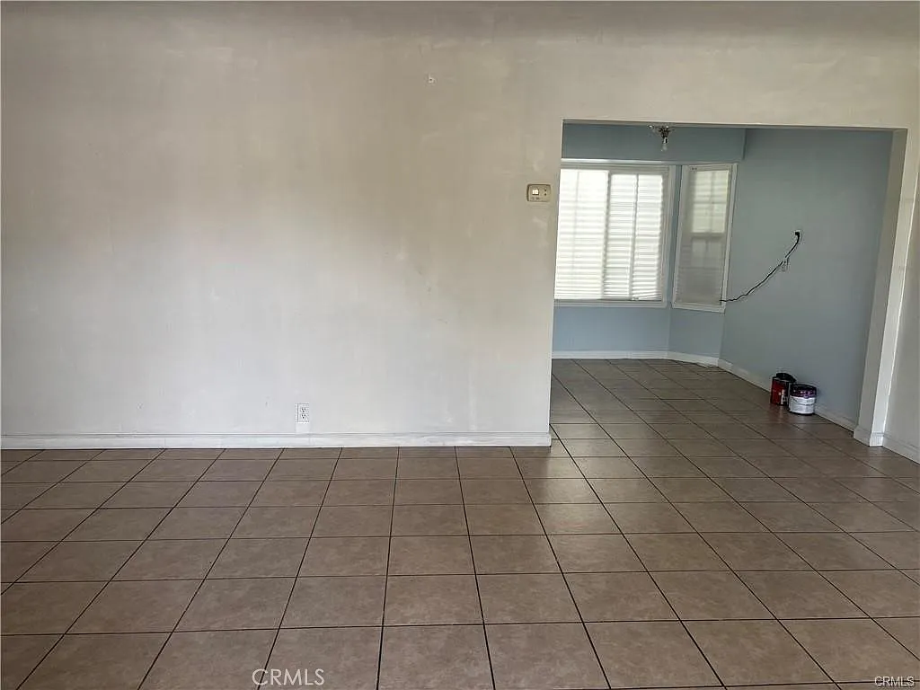 3 bed, 986 sqft, $2,800 — Photo 2