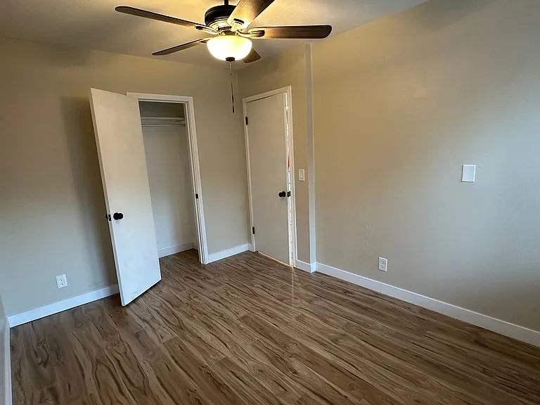 225 E Louise Ave — Photo 19