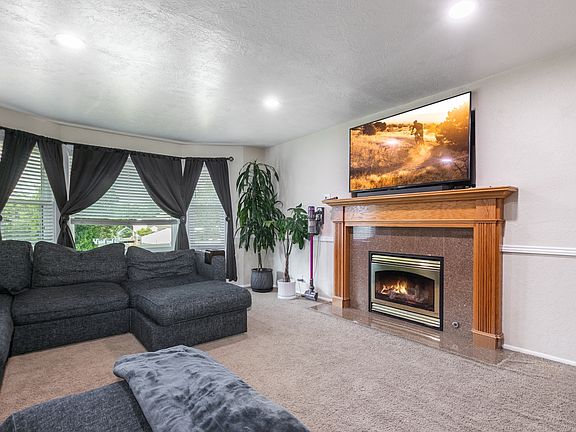 5th image of 1630 E Jordan Dr S