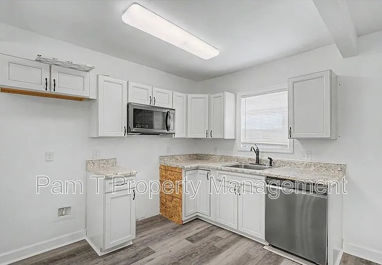 1200 E 37th St — Photo 6
