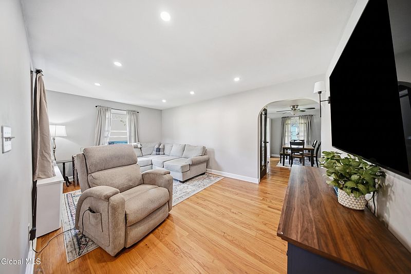 3rd image of 219 Consaul Road