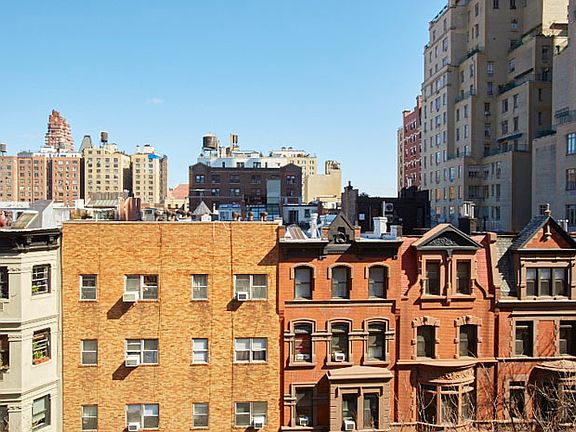 3rd image of 16 W 74th St