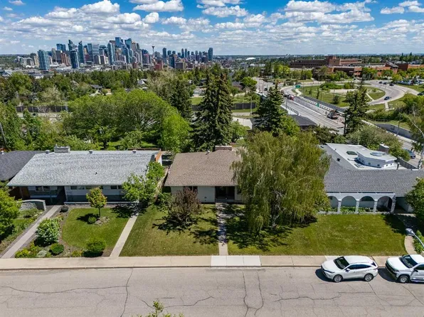 1738 W Suffolk St SW, Calgary, AB T3C 2N2