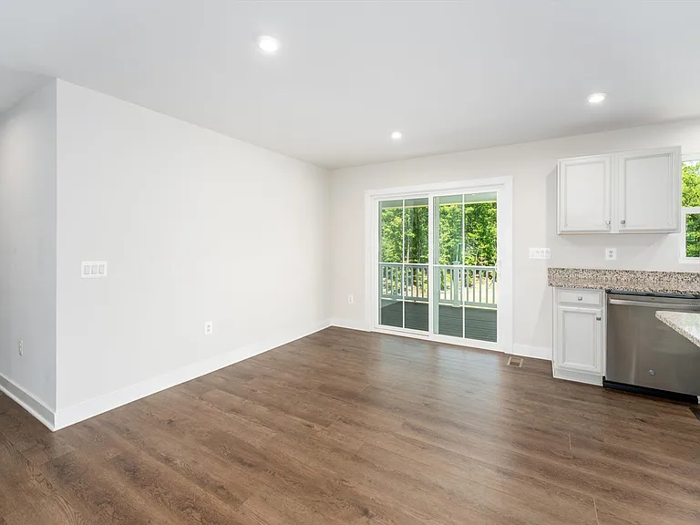 93 Archer Dr — Photo 32