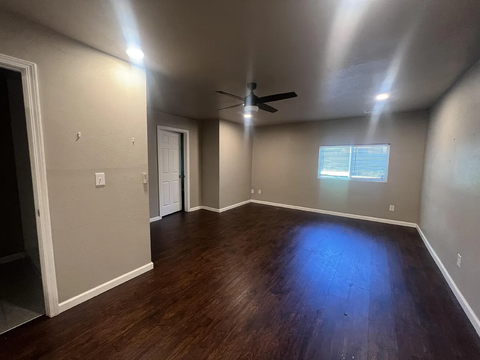 4 bed, 2.0 bath, $1,570 — Photo 3