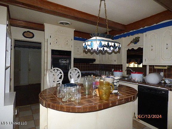 2nd image of 217 Broadmoor Dr