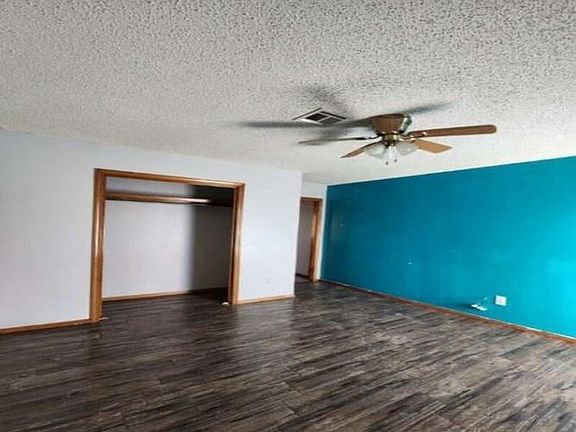 4th image of 712 SW Chaucer Dr