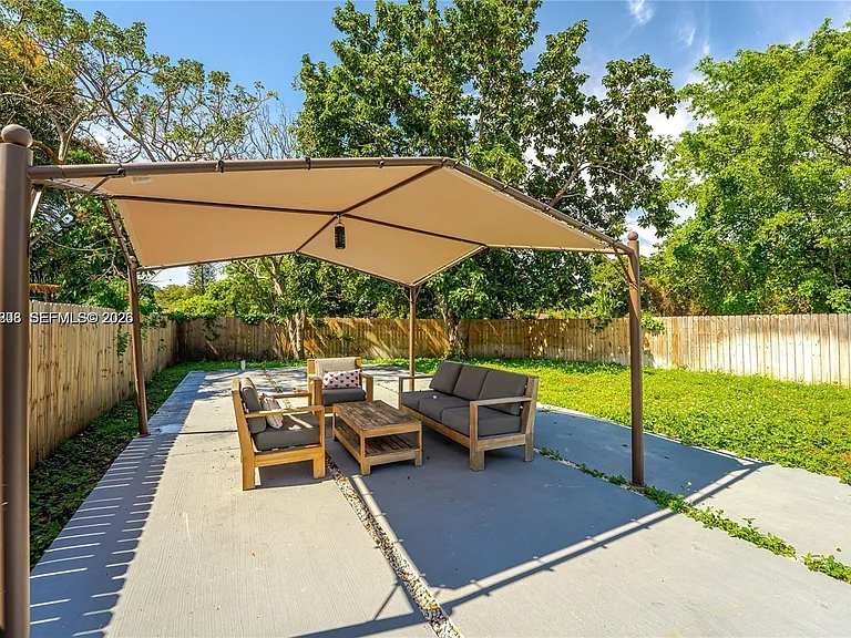 11080 Peachtree Dr — Photo 3