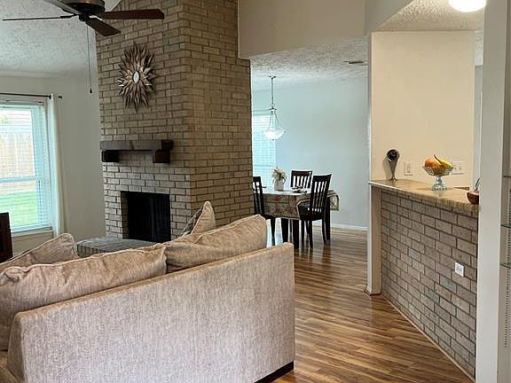 5th image of 347 Village Creek Dr