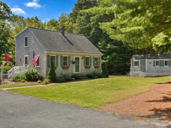 195 Knotty Pine Ln, Barnstable, MA 02630
