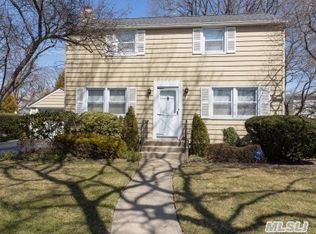 21 Hastings Dr, Merrick, NY 11566