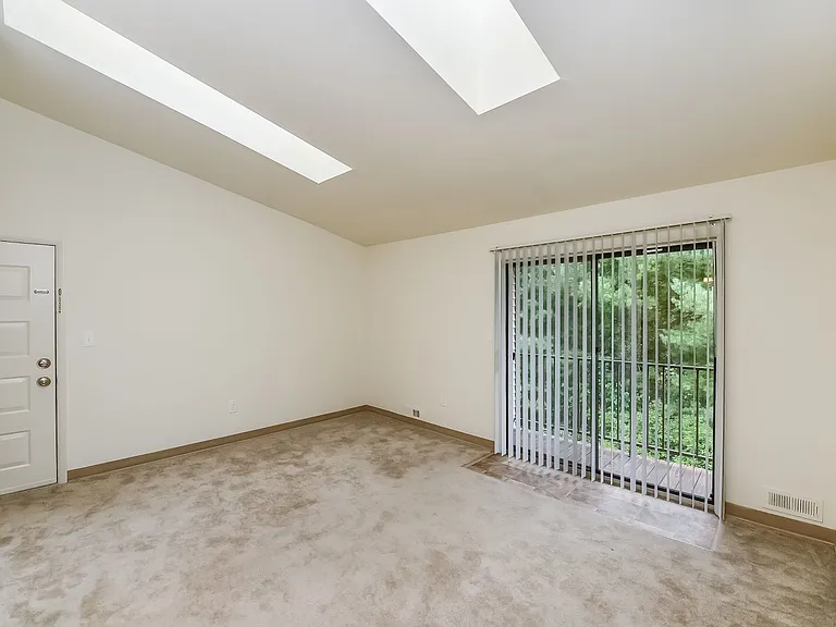 Cranbury Crossing Apartment Homes — Photo 9
