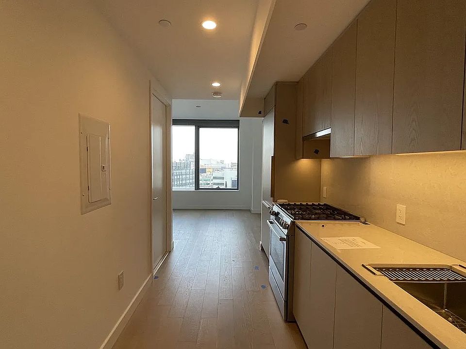 1st image of 3 Court Sq #806