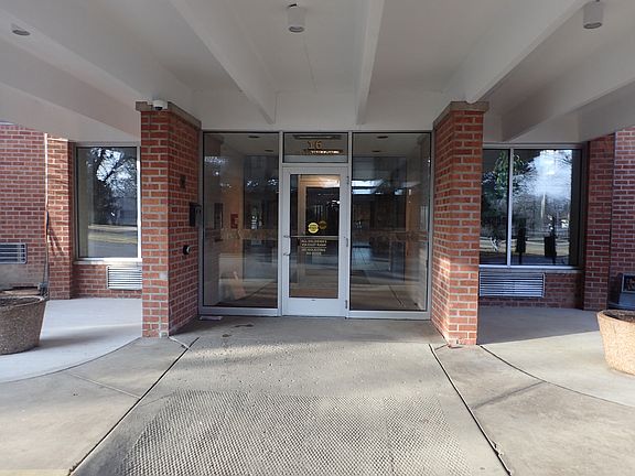 3rd image of 16 E Old Willow Rd APT 435S