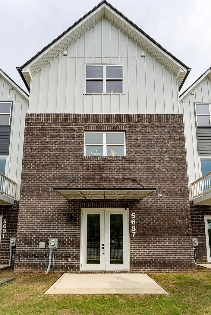 3 bed, 3.5 bath, 1934 sqft, $1,895 — Photo 1