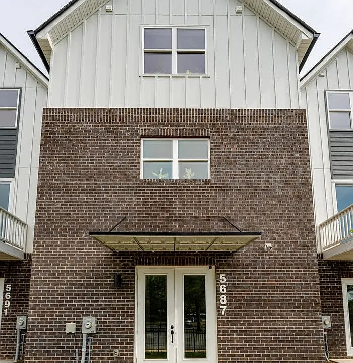 5687 Sofias Cir