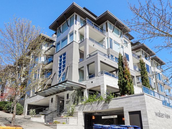 220 1st St APT 208