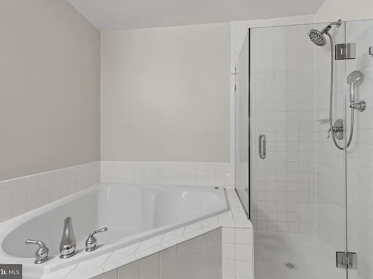 8814 Hunting Lodge Ct — Photo 36