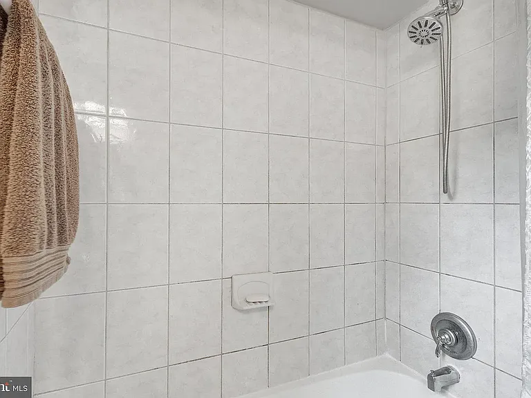 1718 W Abingdon Dr #202 — Photo 20