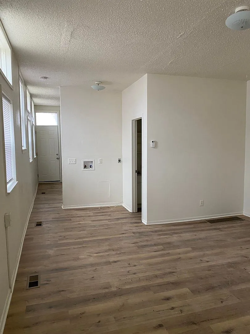 1324 Buchanan Triplex — Photo 3