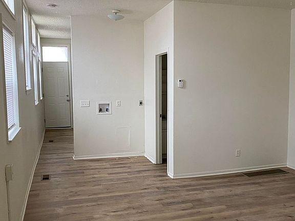 3rd image of 1324 Buchanan Ave APT A