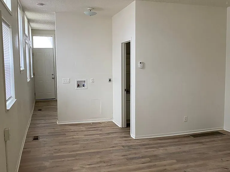 1324 Buchanan Triplex — Photo 3