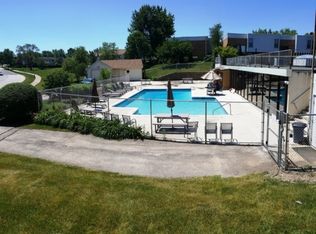 370 Juniper Tree Ct, Hoffman Estates, IL 60169