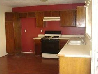 3rd image of 10422 Hamilton St