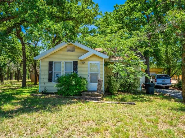 1709 N Llano St, Fredericksburg, TX 78624