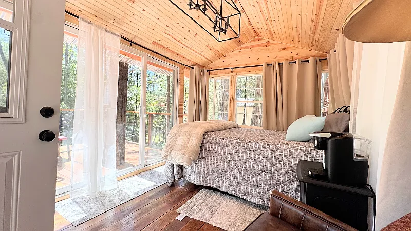 Studio, 450 sqft, $1,500 — Photo 2